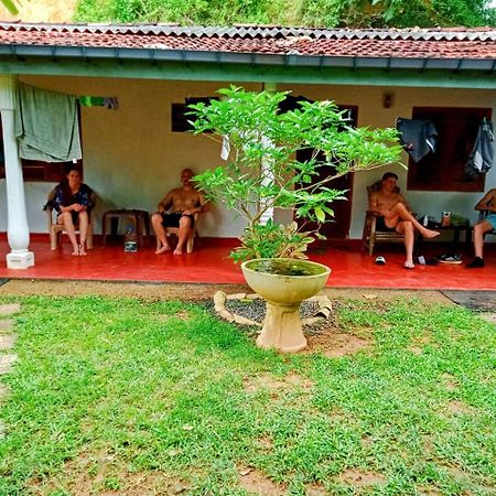 Arachchi Guest House Mirissa Extérieur photo