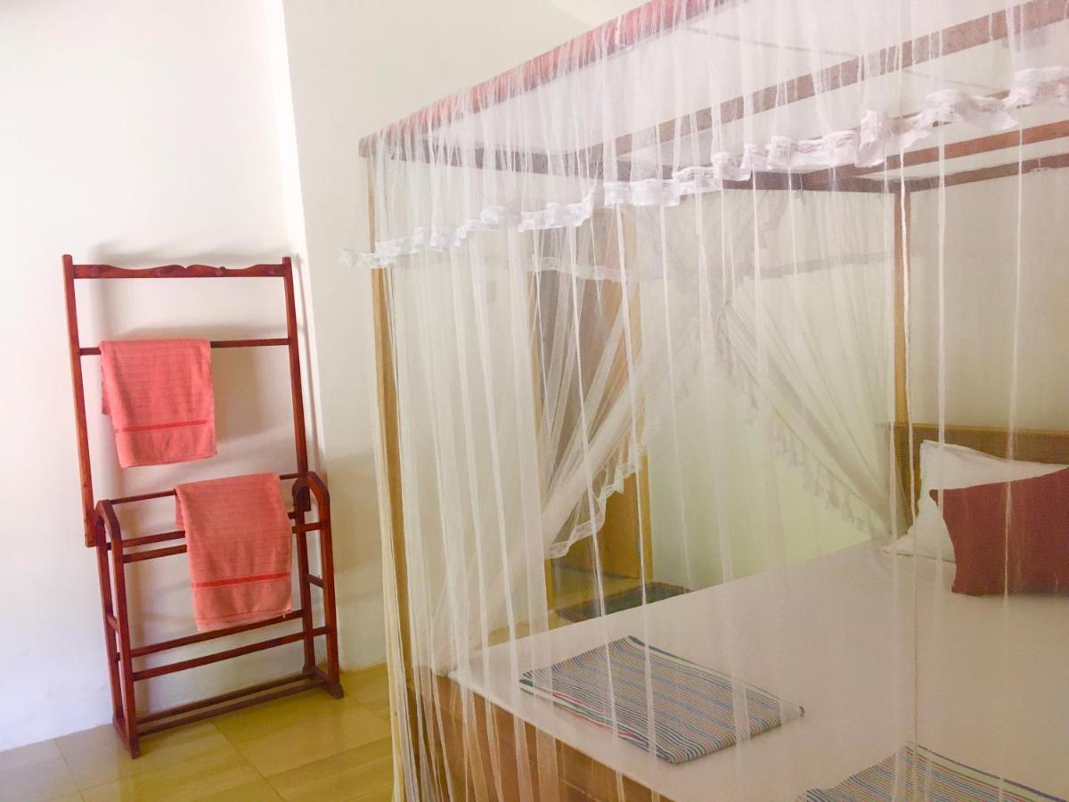 Arachchi Guest House Mirissa Extérieur photo