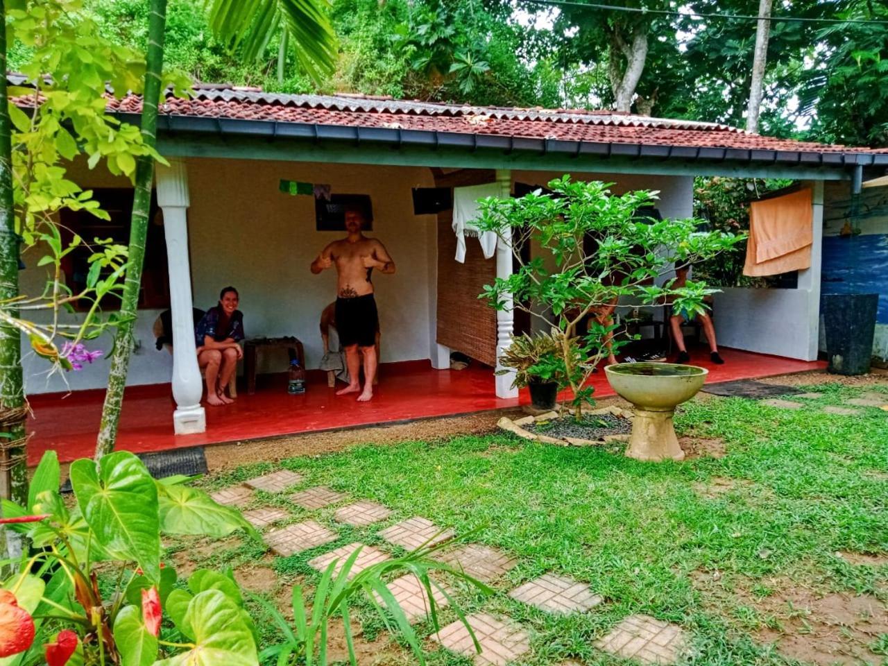 Arachchi Guest House Mirissa Extérieur photo
