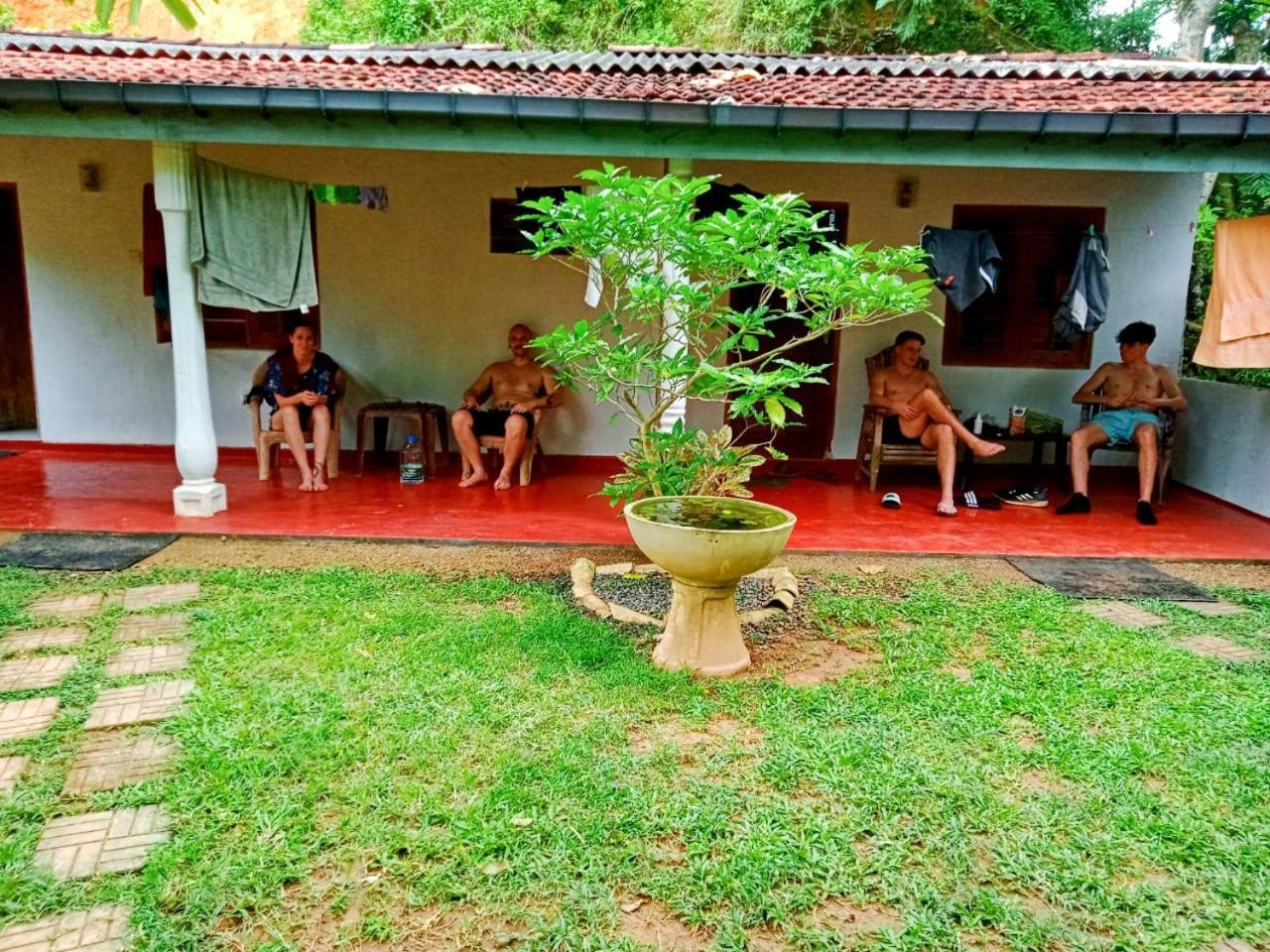 Arachchi Guest House Mirissa Extérieur photo