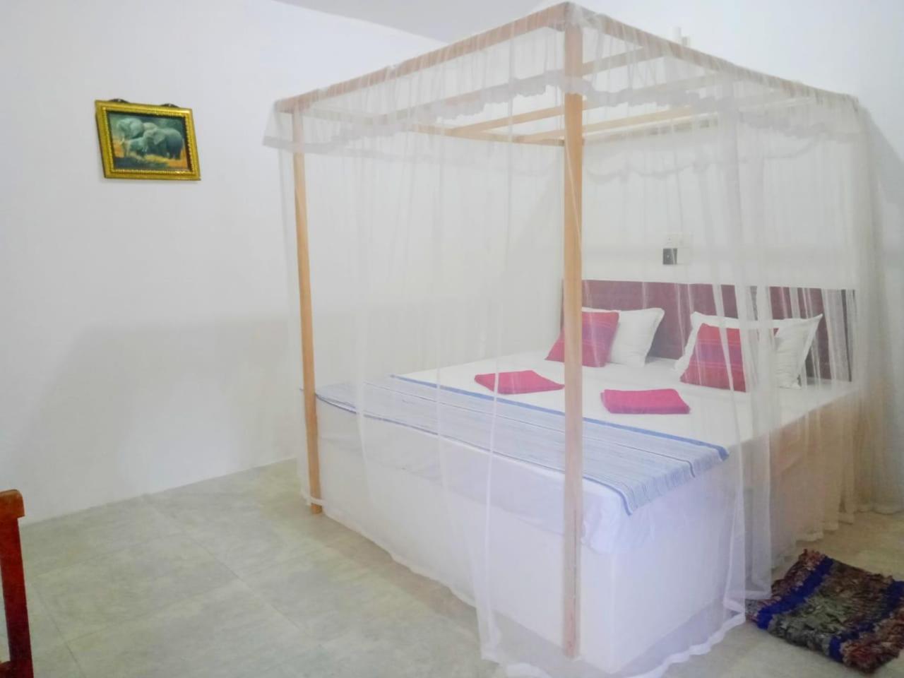 Arachchi Guest House Mirissa Extérieur photo