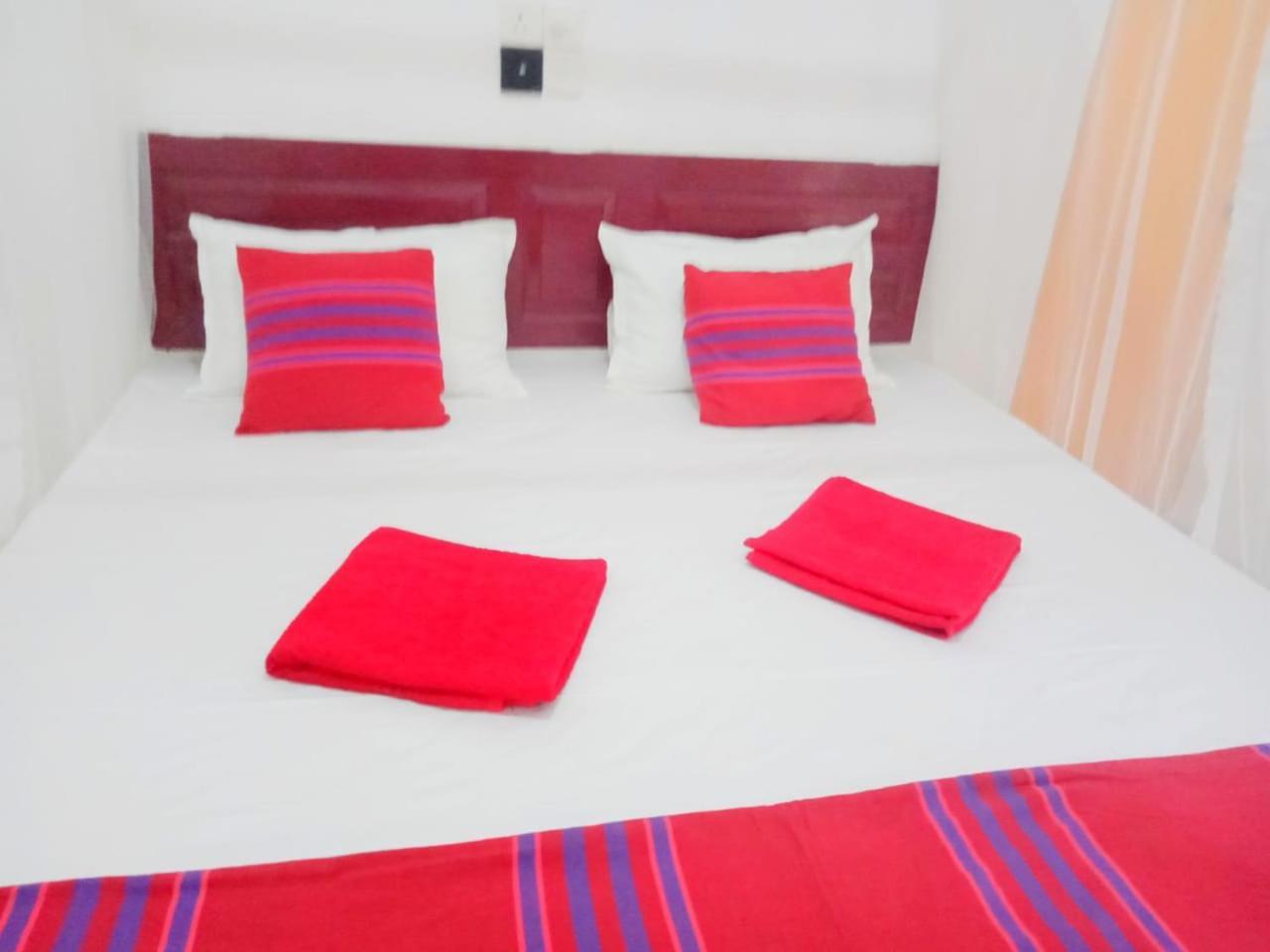 Arachchi Guest House Mirissa Extérieur photo